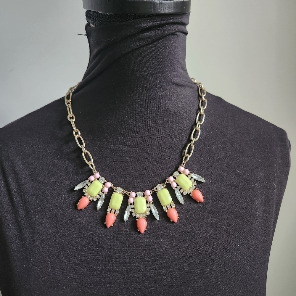 Fashion jewelry necklace with crystals pistachio green salmon pink